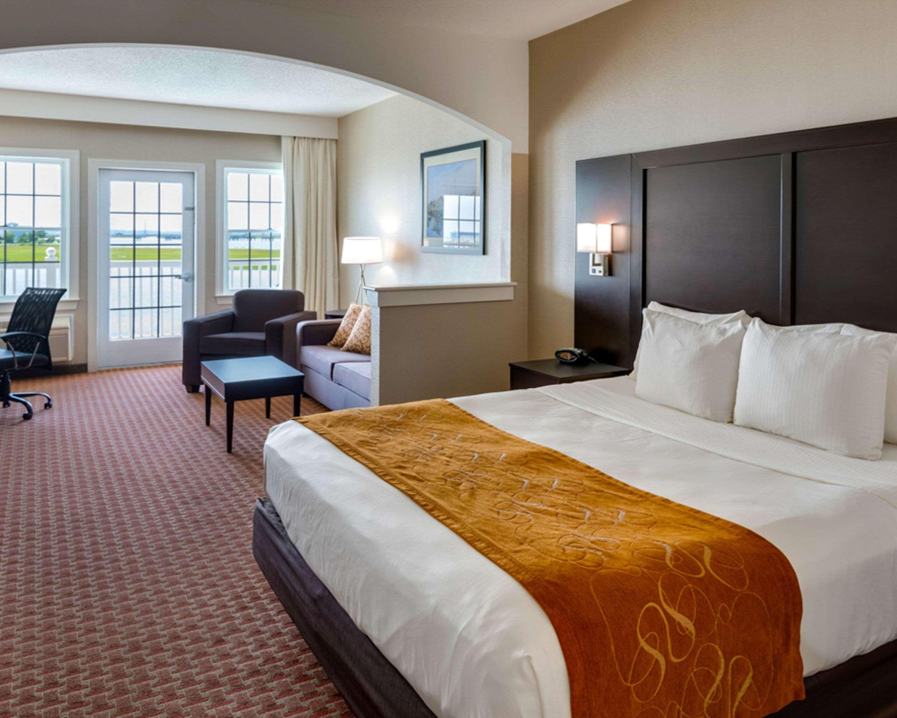 Comfort Suites Chincoteague Island Bayfront Resort Exterior photo