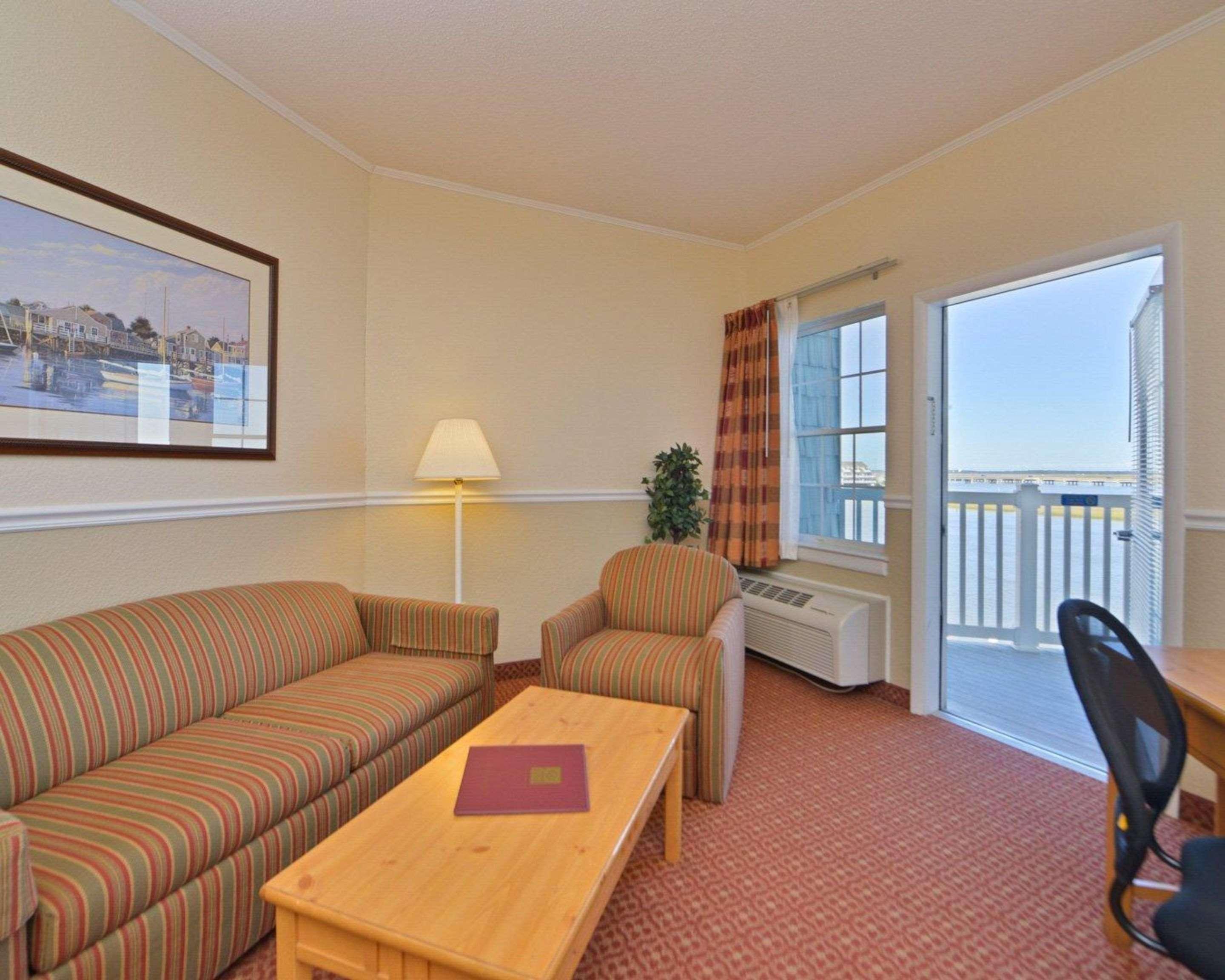 Comfort Suites Chincoteague Island Bayfront Resort Exterior photo